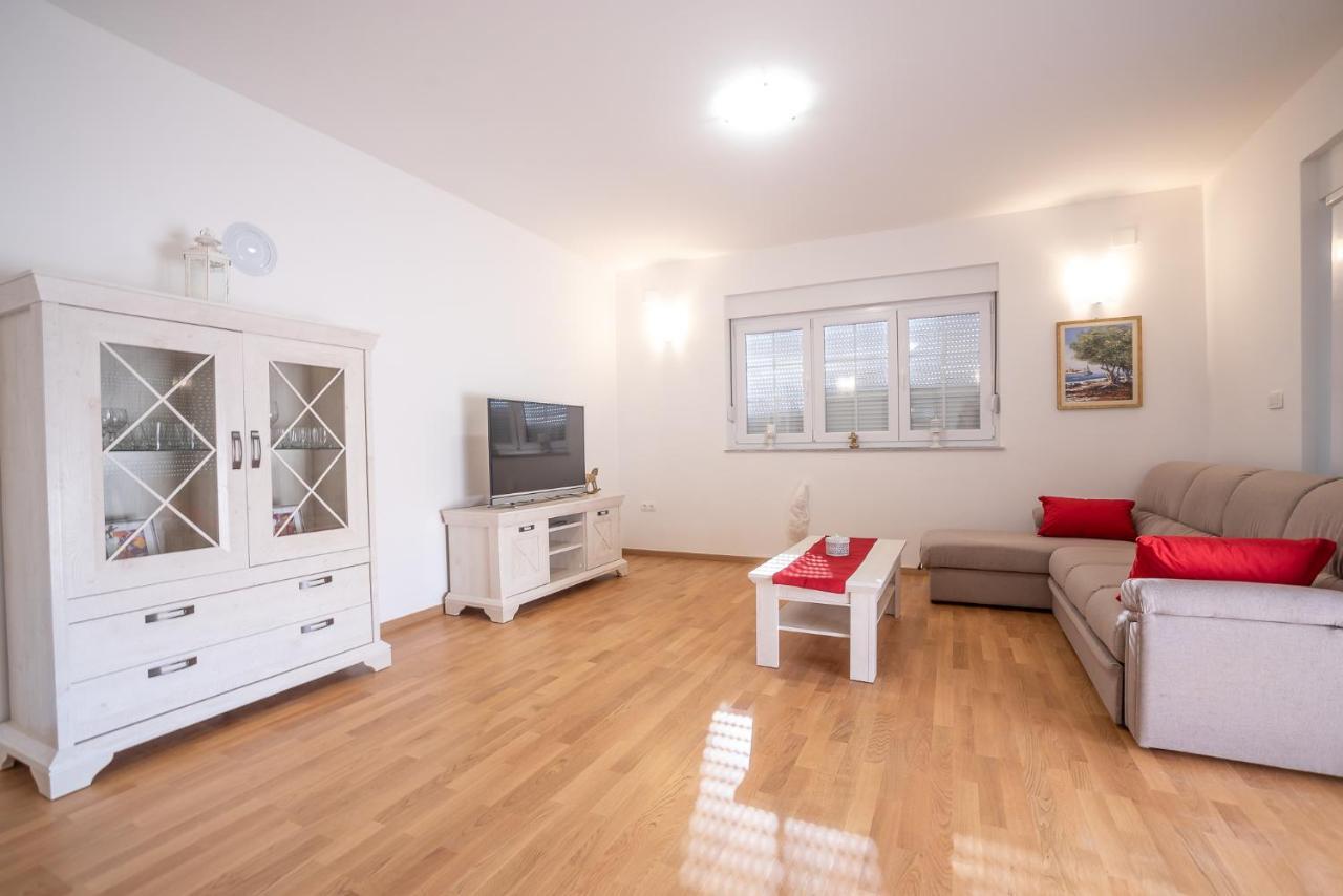 Apartments Sandrina فرسي المظهر الخارجي الصورة