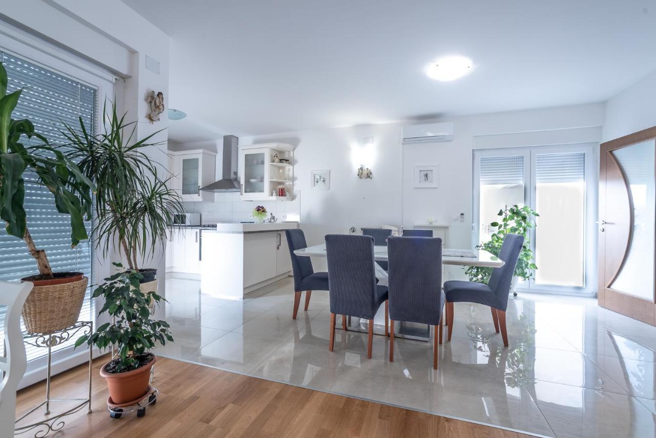 Apartments Sandrina فرسي المظهر الخارجي الصورة