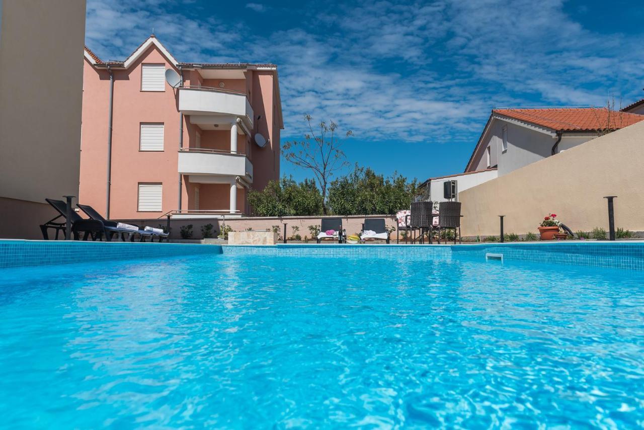 Apartments Sandrina فرسي المظهر الخارجي الصورة