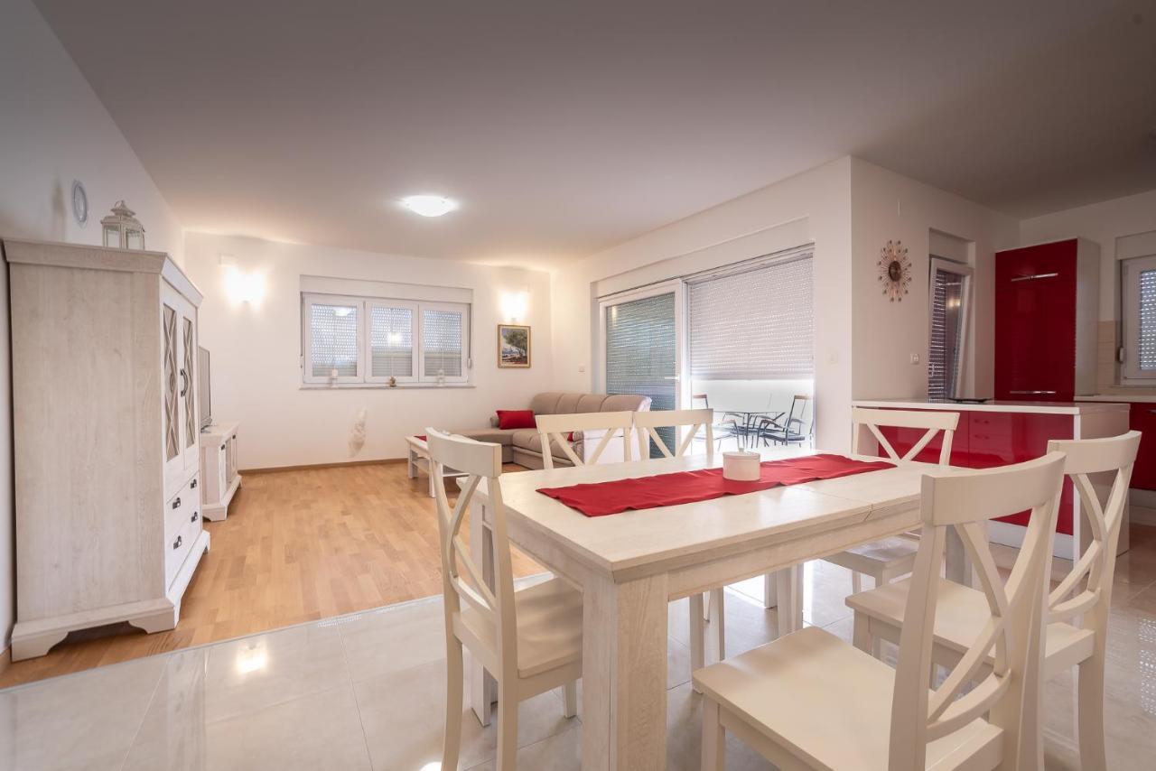 Apartments Sandrina فرسي المظهر الخارجي الصورة