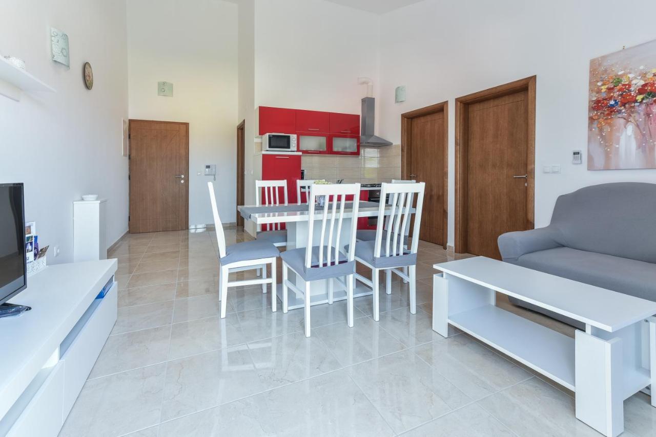 Apartments Sandrina فرسي المظهر الخارجي الصورة
